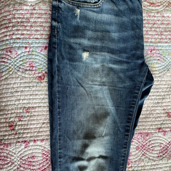 Micheal Kors distressed jeans - Picture 2 of 4